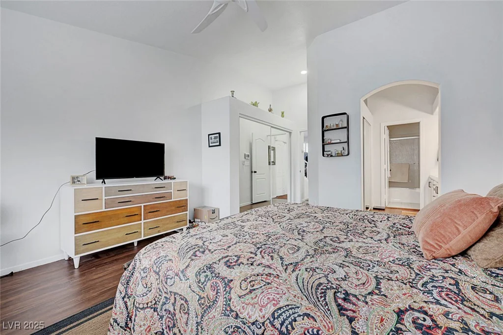 5221 Tropical Peach, Las Vegas, NV 89118