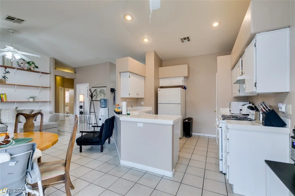 2595 Fort Lauderdale, Las Vegas, NV 89156