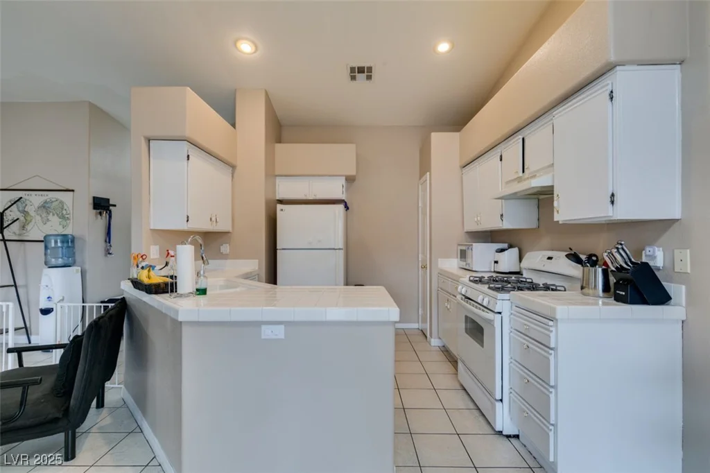 2595 Fort Lauderdale, Las Vegas, NV 89156