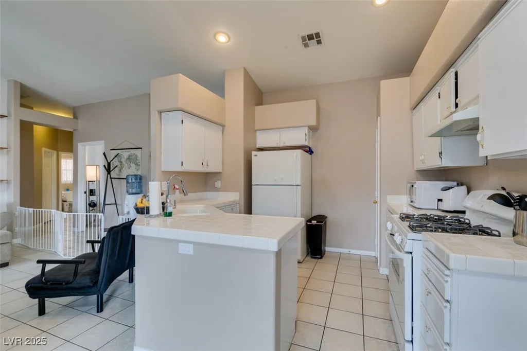 2595 Fort Lauderdale, Las Vegas, NV 89156