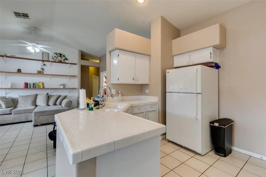 2595 Fort Lauderdale, Las Vegas, NV 89156