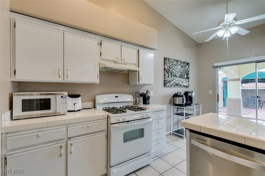 2595 Fort Lauderdale, Las Vegas, NV 89156