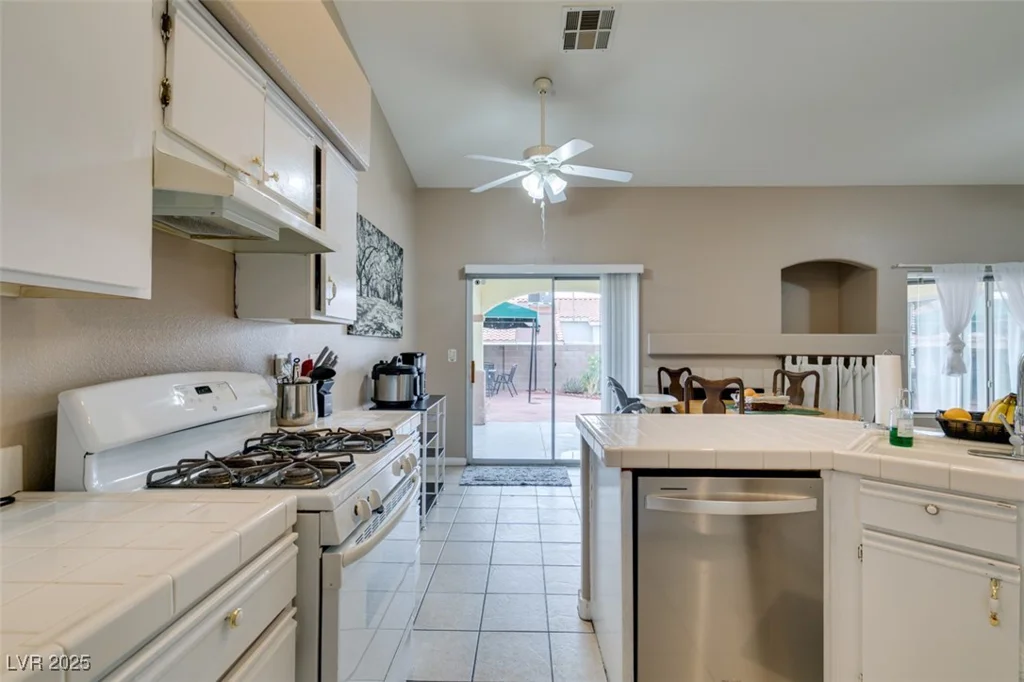 2595 Fort Lauderdale, Las Vegas, NV 89156
