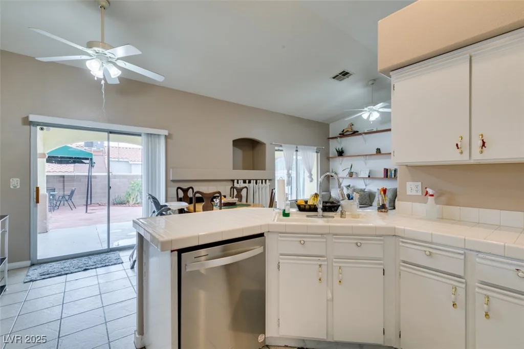 2595 Fort Lauderdale, Las Vegas, NV 89156