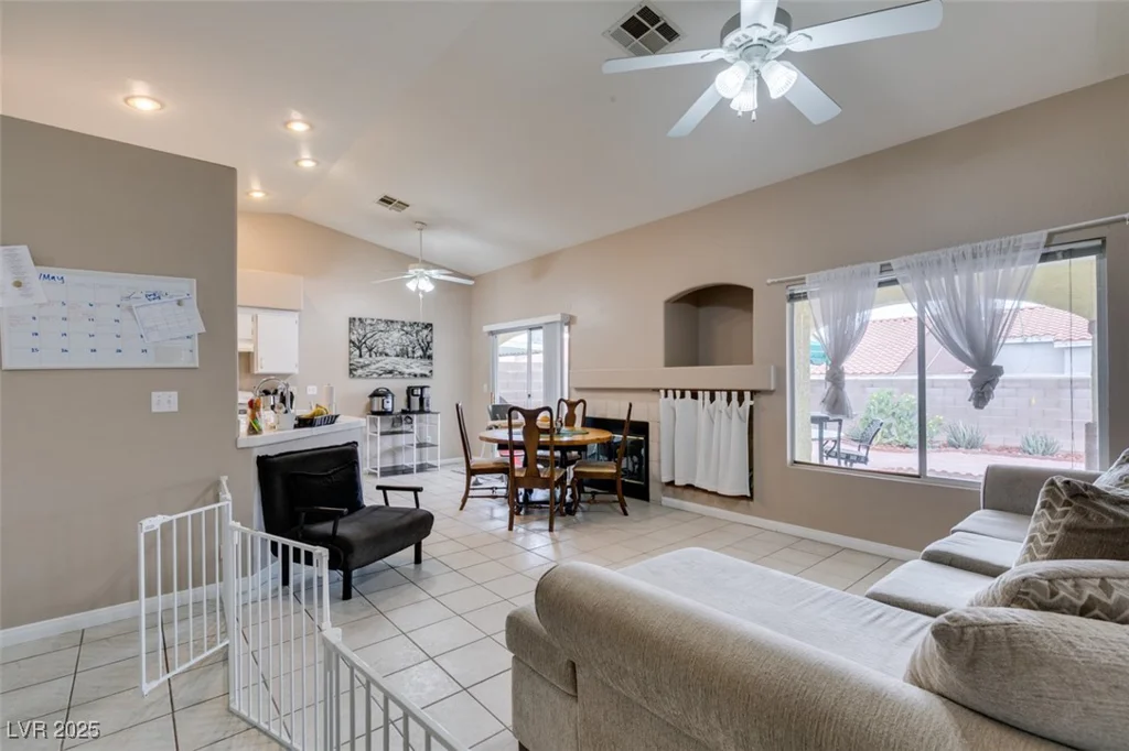 2595 Fort Lauderdale, Las Vegas, NV 89156