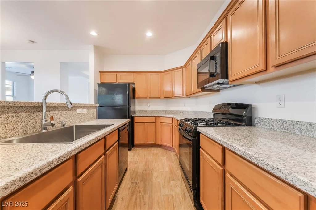 925 Crescent Falls, Henderson, NV 89011