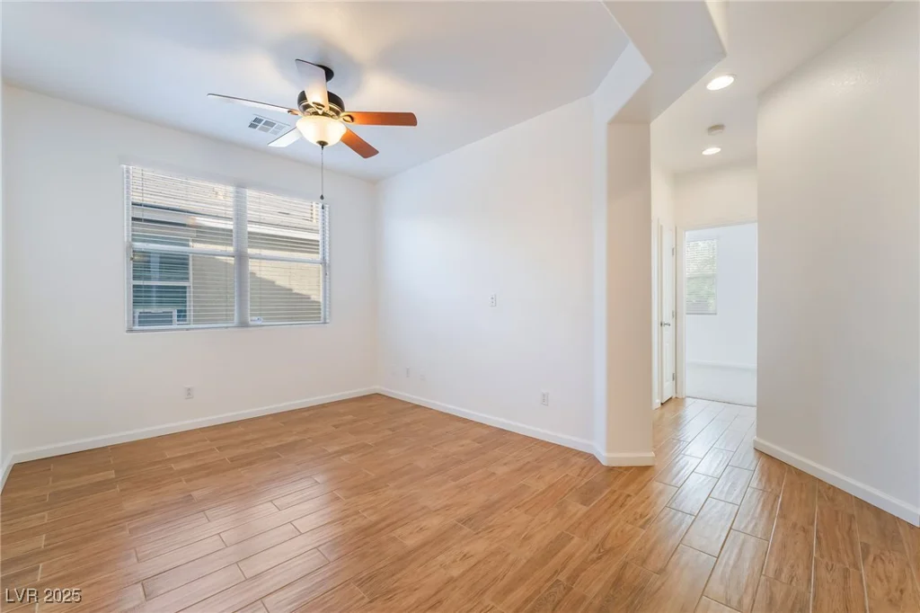 925 Crescent Falls, Henderson, NV 89011