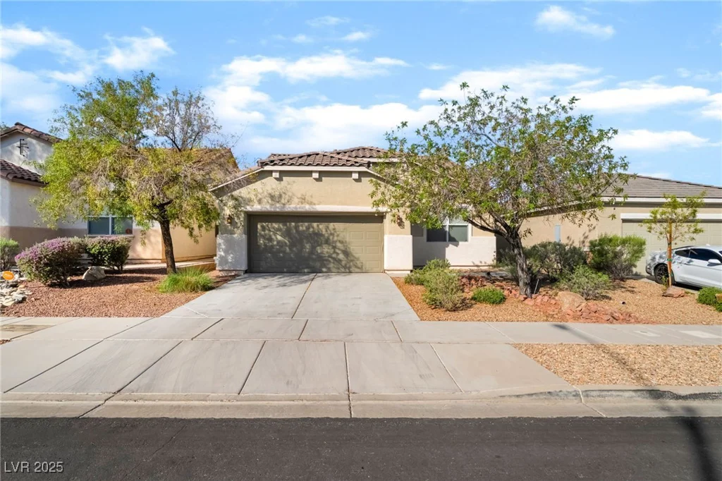 925 Crescent Falls, Henderson, NV 89011