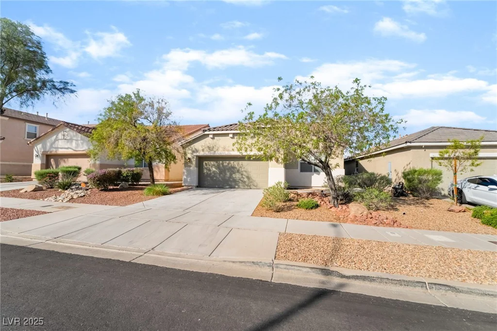 925 Crescent Falls, Henderson, NV 89011
