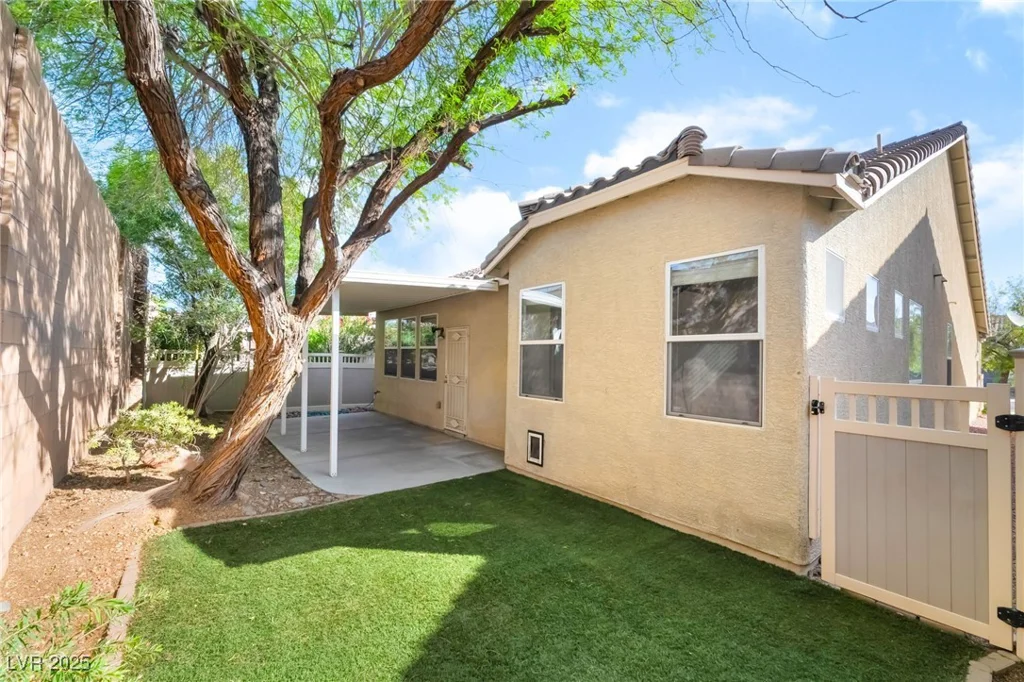 925 Crescent Falls, Henderson, NV 89011
