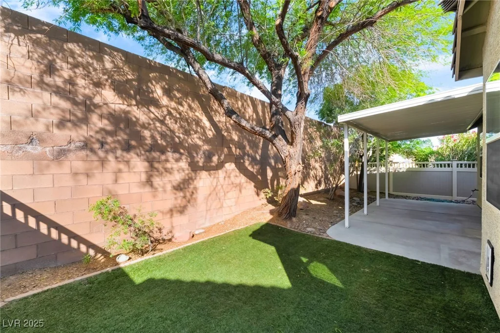 925 Crescent Falls, Henderson, NV 89011