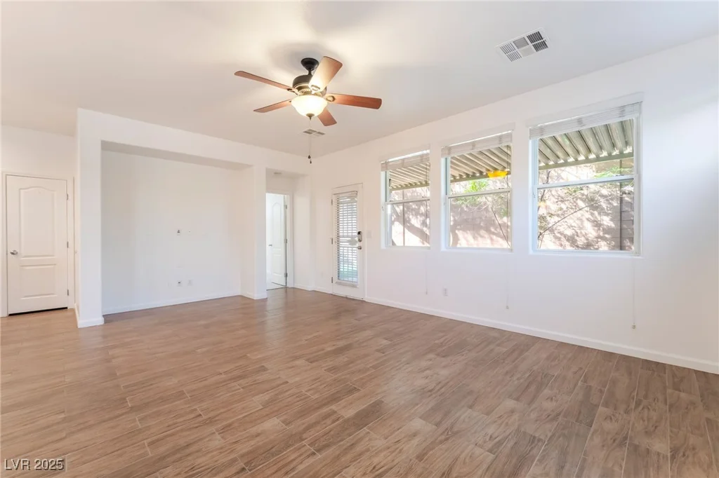 925 Crescent Falls, Henderson, NV 89011