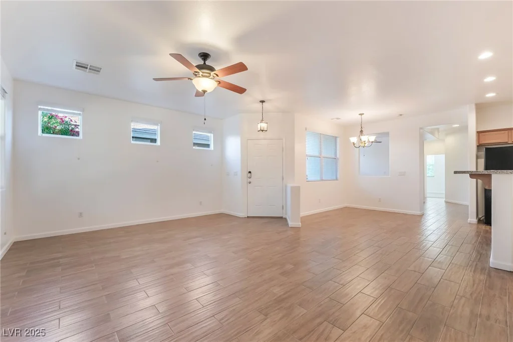 925 Crescent Falls, Henderson, NV 89011