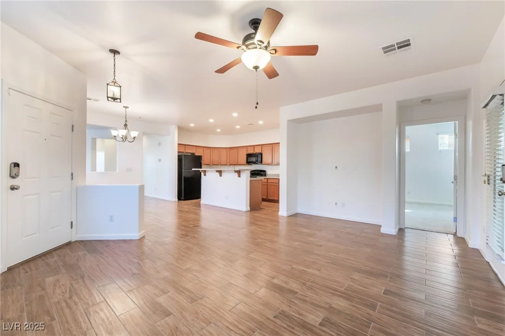 925 Crescent Falls, Henderson, NV 89011