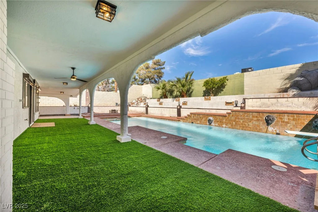 3916 Green Leaf, Las Vegas, NV 89120
