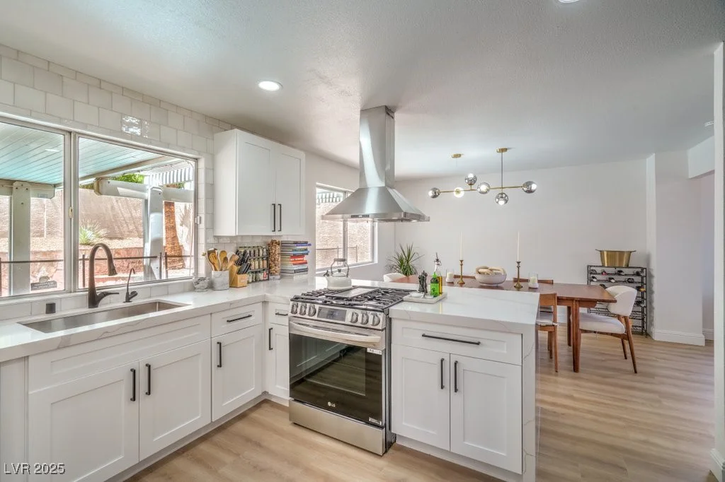 2713 Beachside, Las Vegas, NV 89117