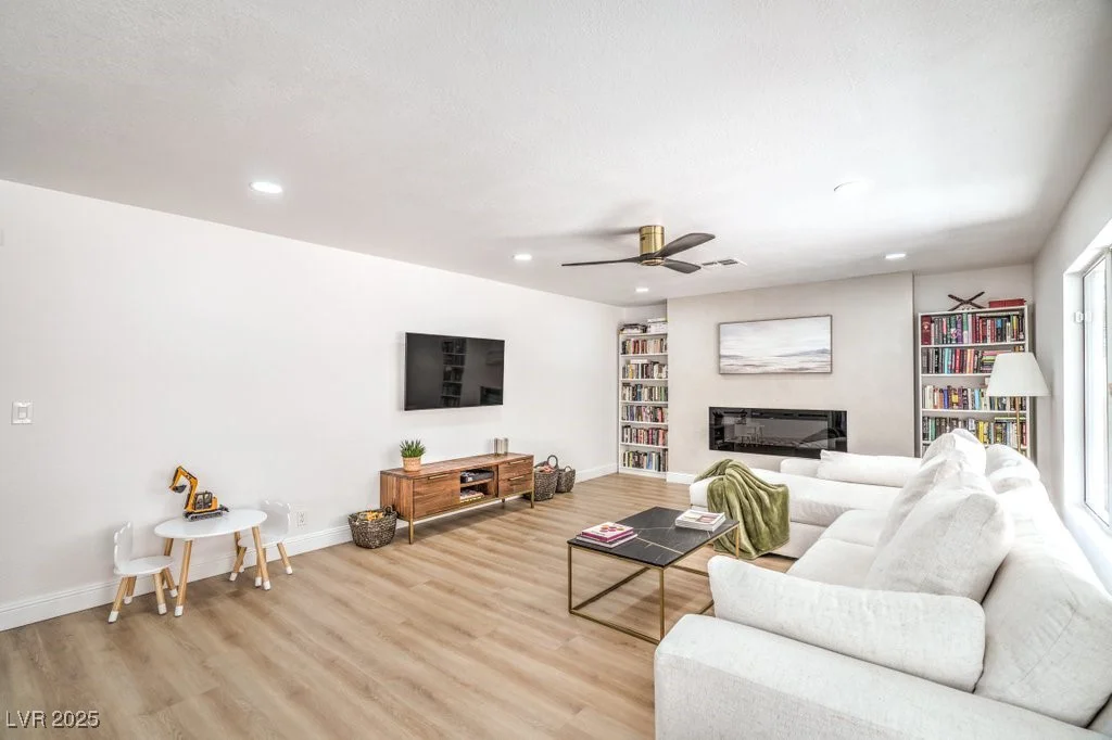 2713 Beachside, Las Vegas, NV 89117