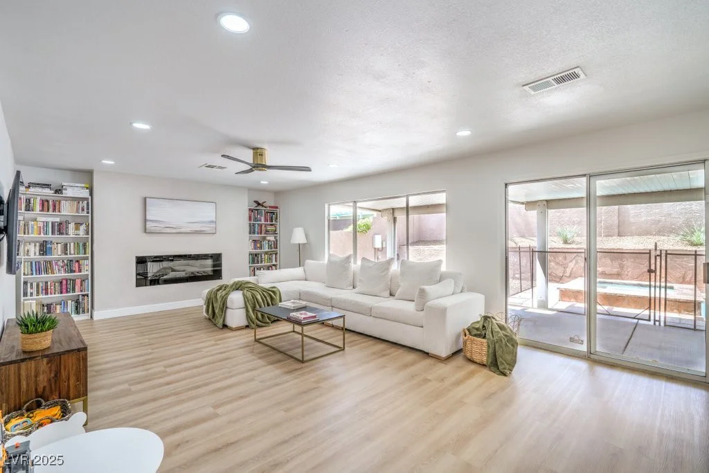 2713 Beachside, Las Vegas, NV 89117