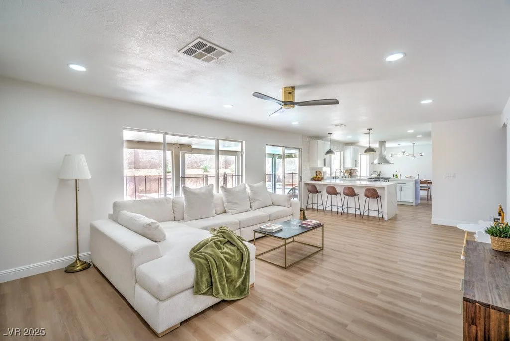 2713 Beachside, Las Vegas, NV 89117