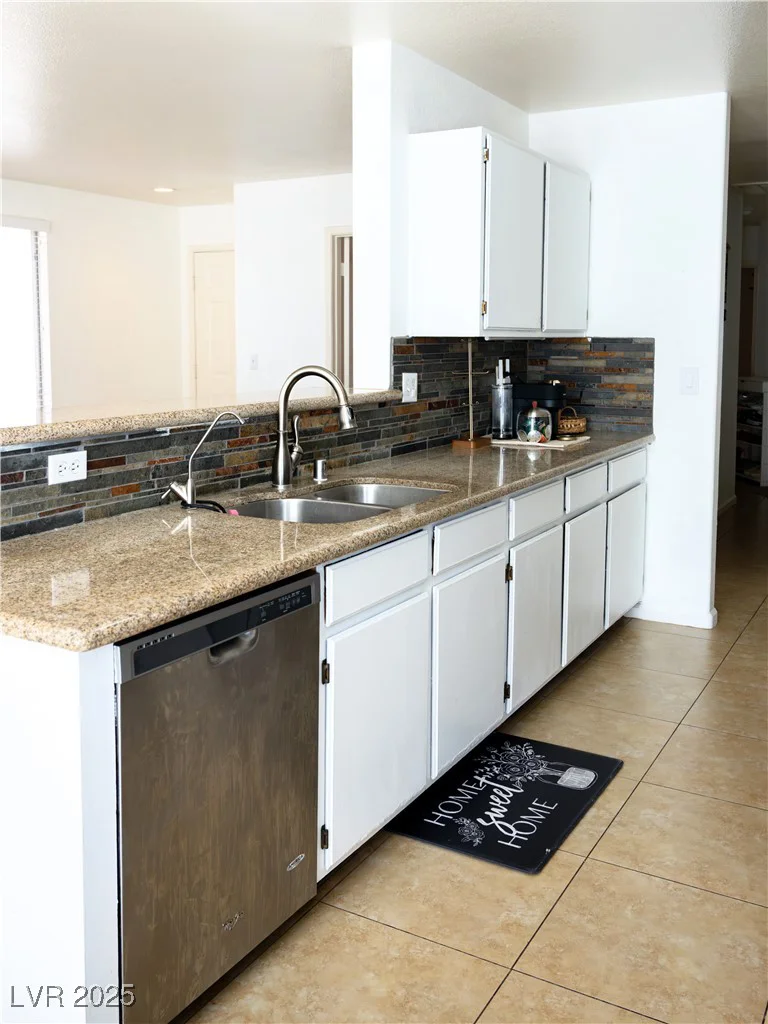 5541 Alvarez, North Las Vegas, NV 89031