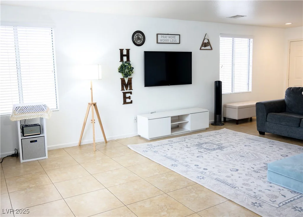 5541 Alvarez, North Las Vegas, NV 89031