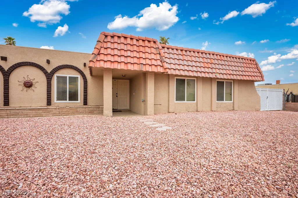 138 Palma Del Rio, Las Vegas, NV 89110