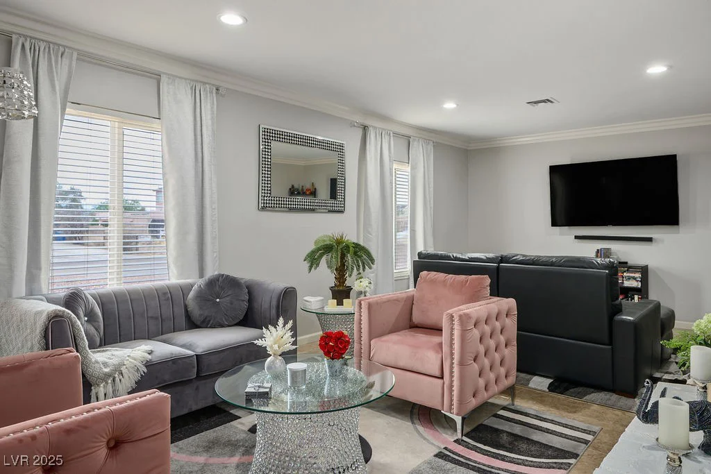 138 Palma Del Rio, Las Vegas, NV 89110