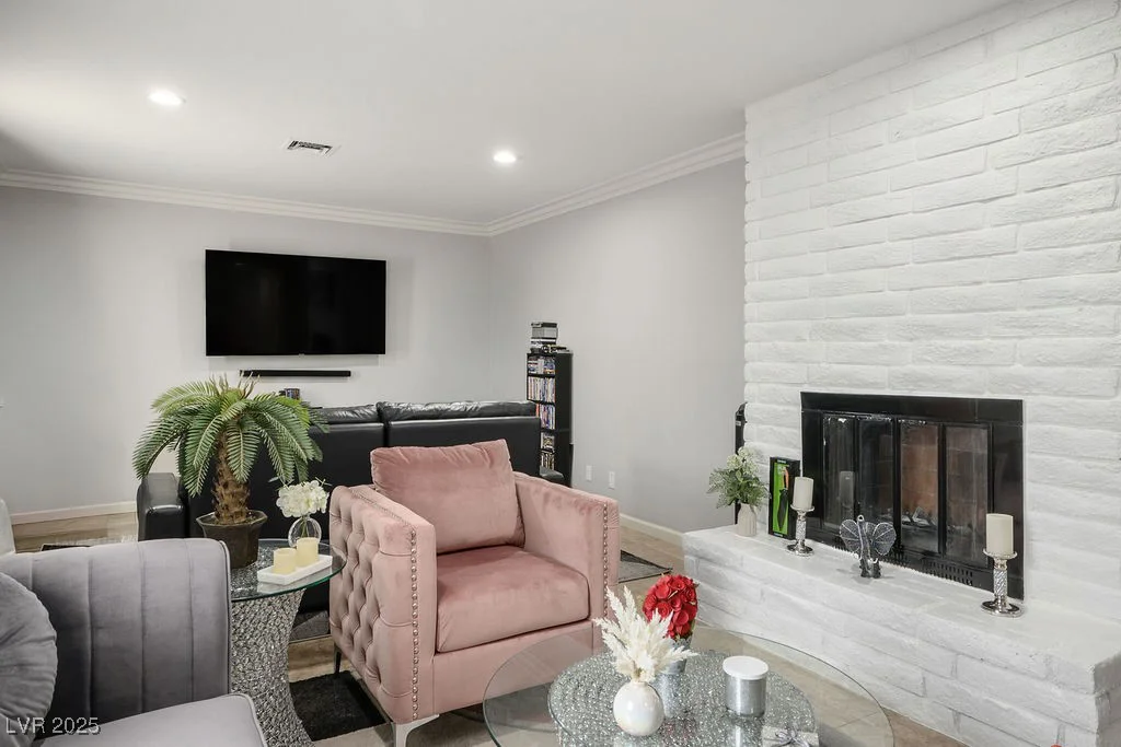 138 Palma Del Rio, Las Vegas, NV 89110