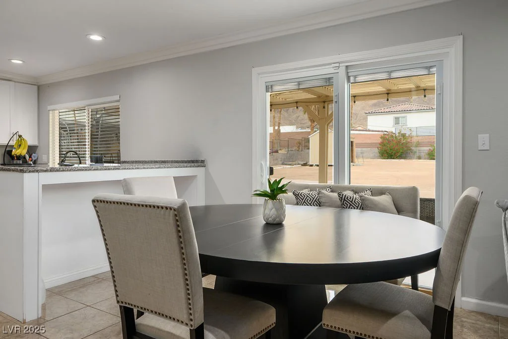 138 Palma Del Rio, Las Vegas, NV 89110