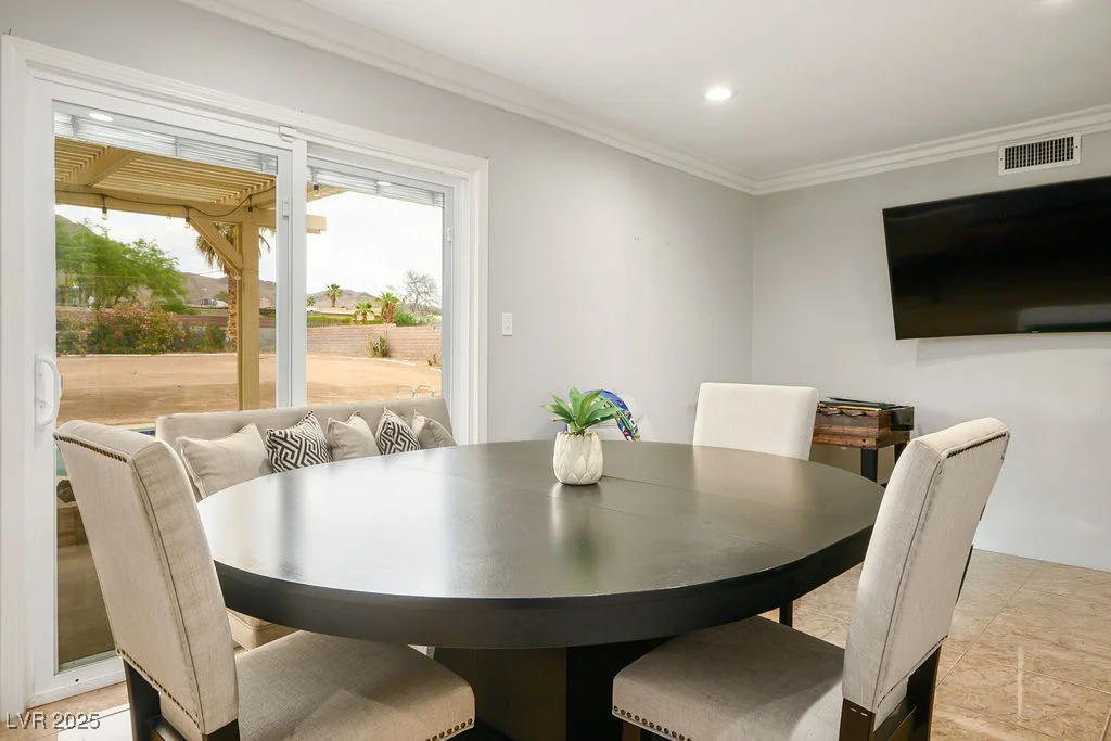 138 Palma Del Rio, Las Vegas, NV 89110