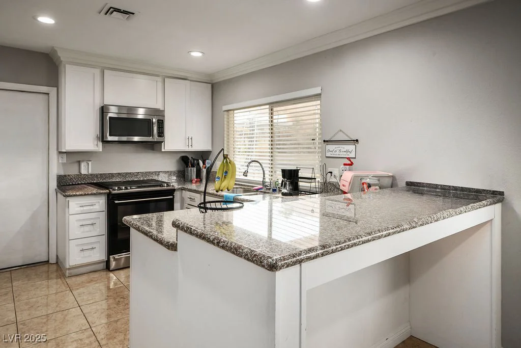 138 Palma Del Rio, Las Vegas, NV 89110