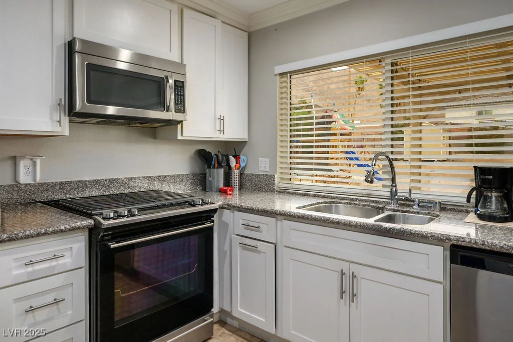 138 Palma Del Rio, Las Vegas, NV 89110