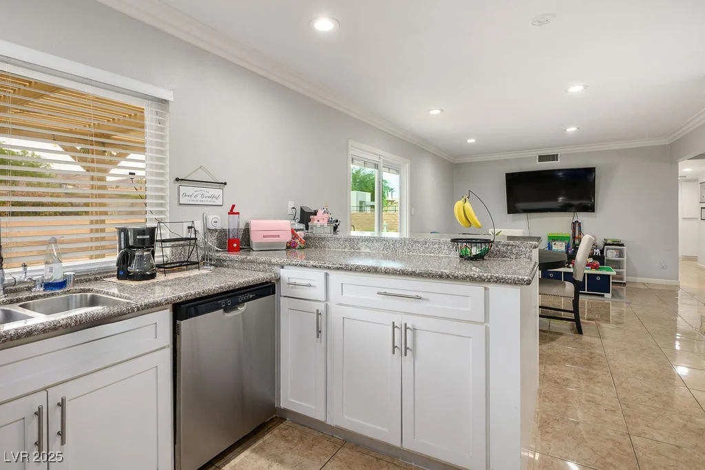 138 Palma Del Rio, Las Vegas, NV 89110