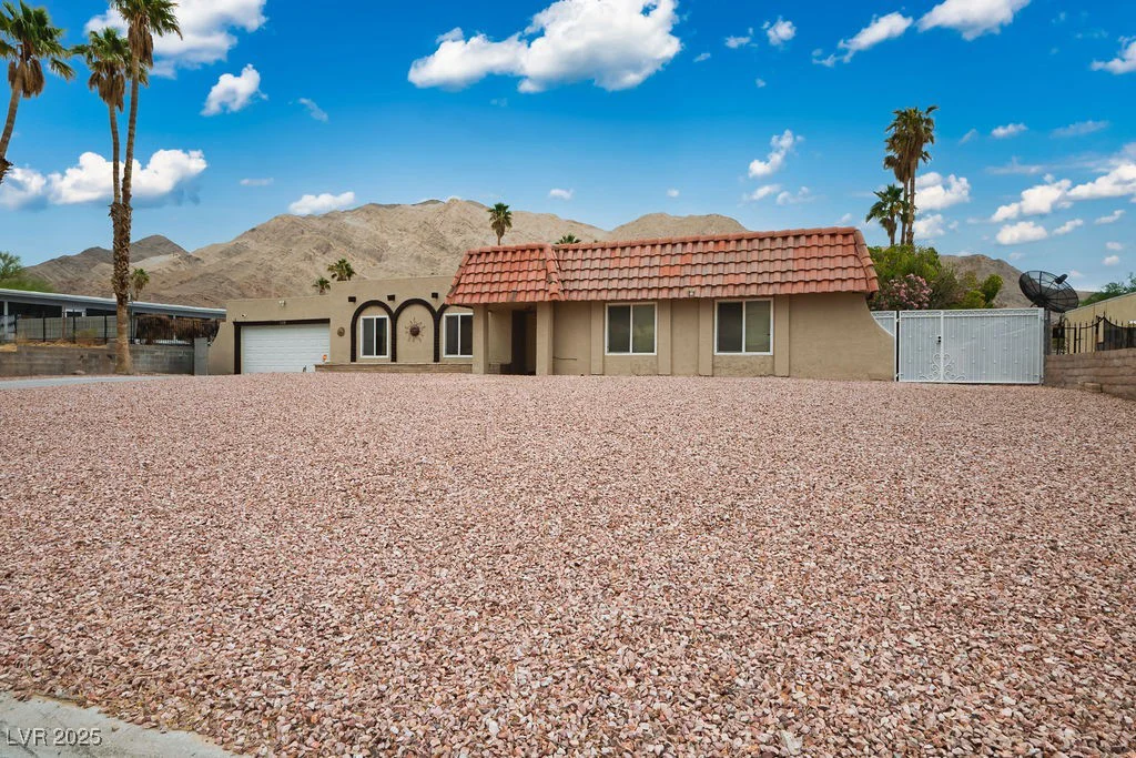 138 Palma Del Rio, Las Vegas, NV 89110