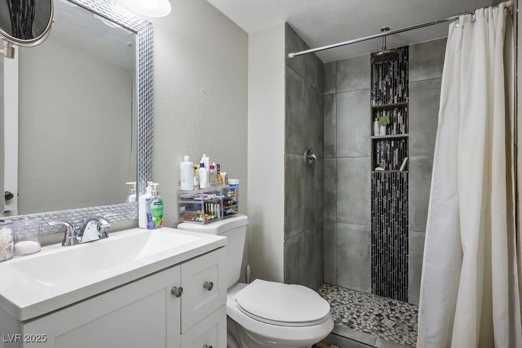138 Palma Del Rio, Las Vegas, NV 89110