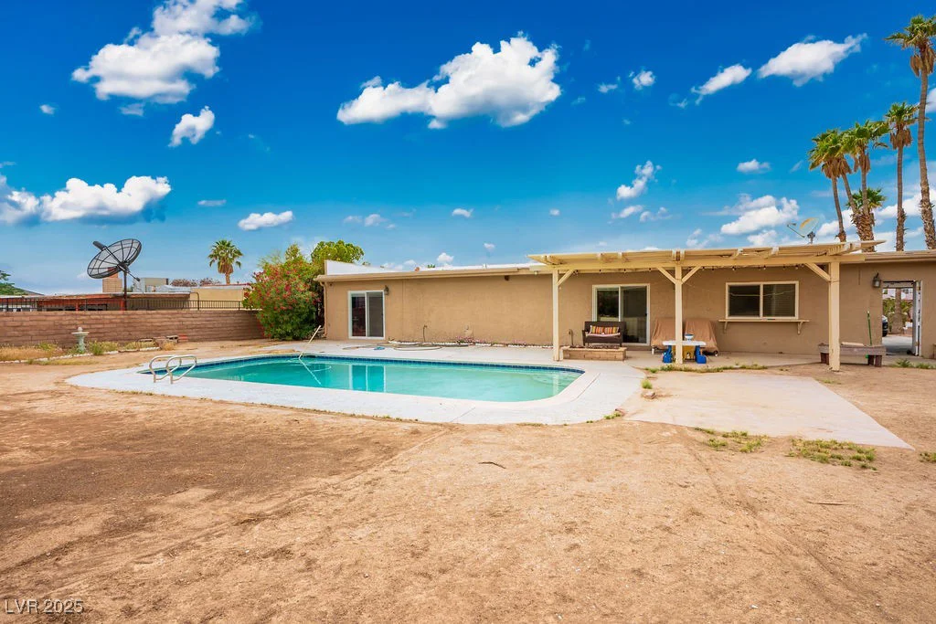 138 Palma Del Rio, Las Vegas, NV 89110