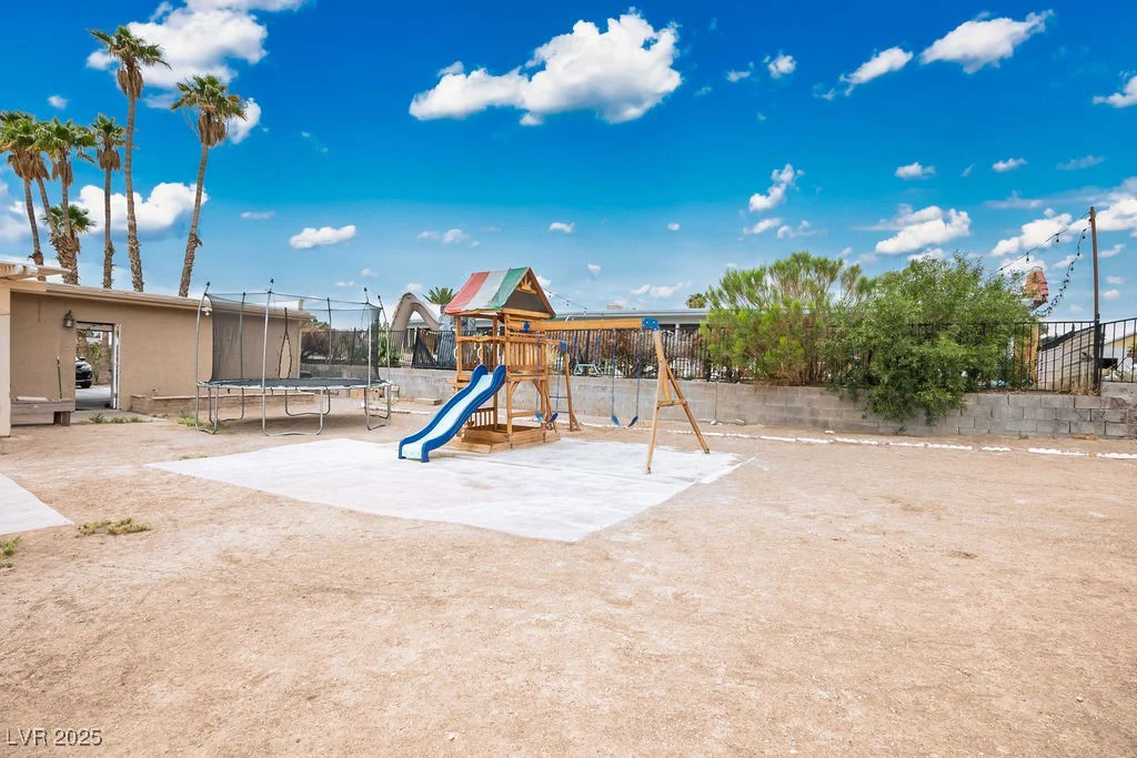 138 Palma Del Rio, Las Vegas, NV 89110