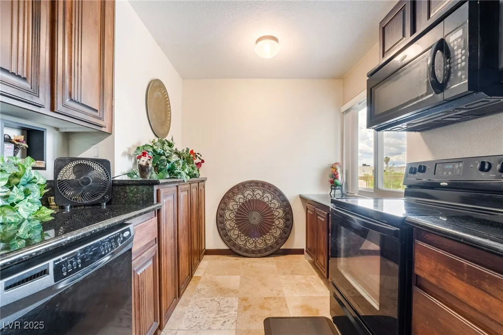 750 Royal Crest, Las Vegas, NV 89169