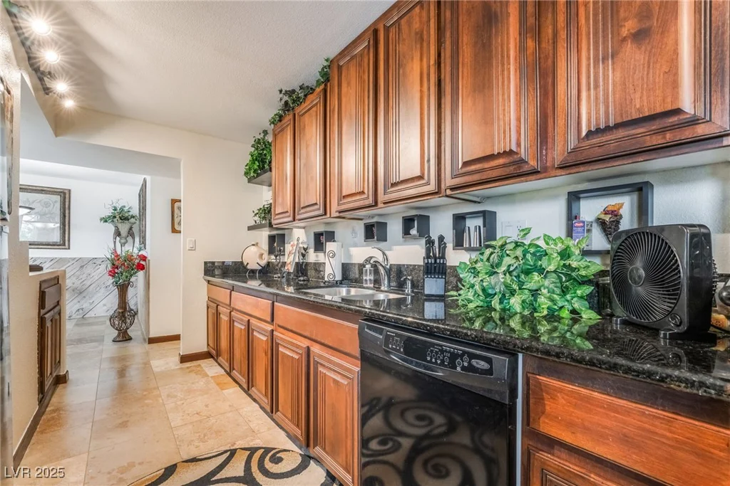 750 Royal Crest, Las Vegas, NV 89169