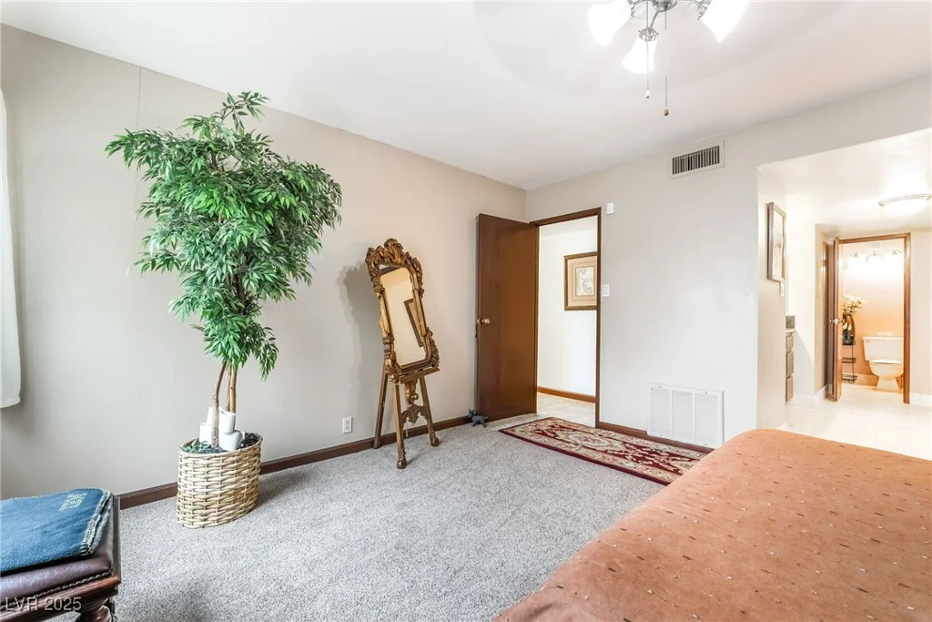 750 Royal Crest, Las Vegas, NV 89169