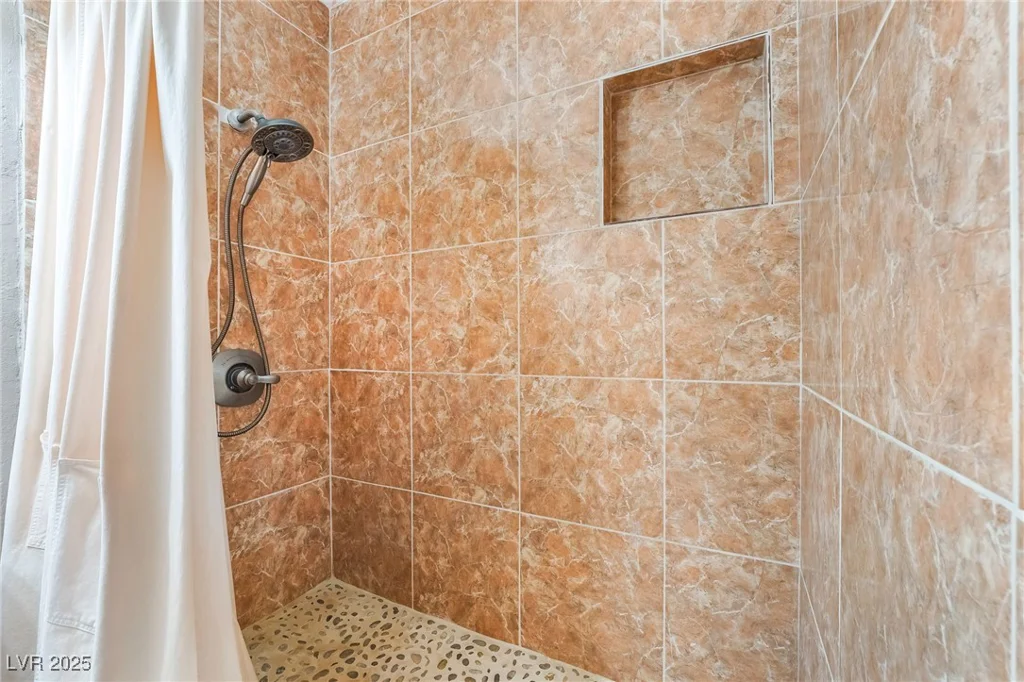750 Royal Crest, Las Vegas, NV 89169