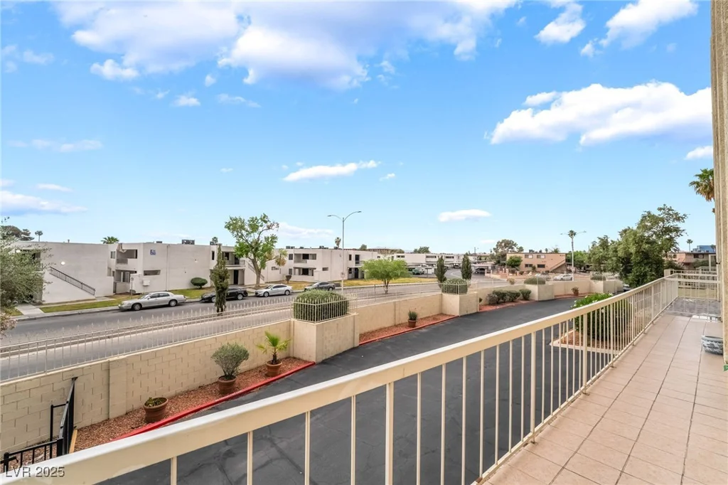 750 Royal Crest, Las Vegas, NV 89169