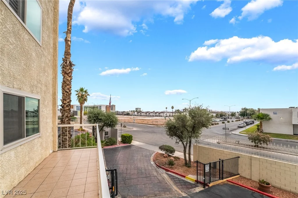 750 Royal Crest, Las Vegas, NV 89169