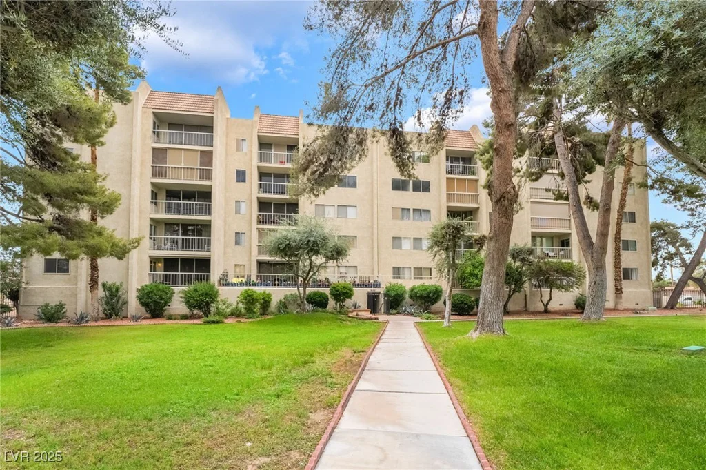 750 Royal Crest, Las Vegas, NV 89169