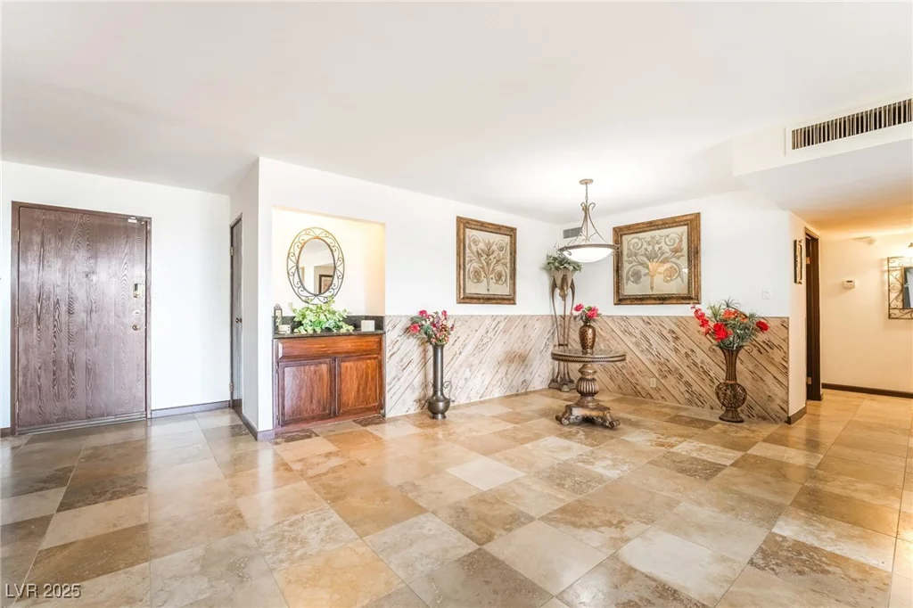 750 Royal Crest, Las Vegas, NV 89169
