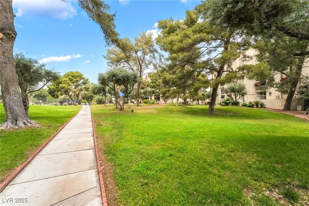 750 Royal Crest, Las Vegas, NV 89169