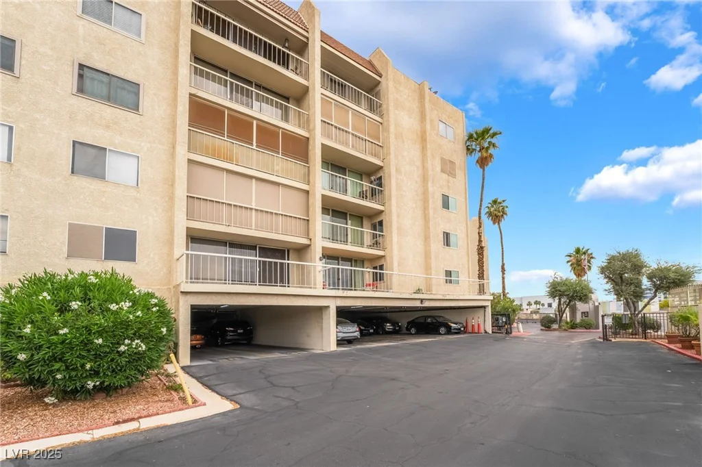 750 Royal Crest, Las Vegas, NV 89169