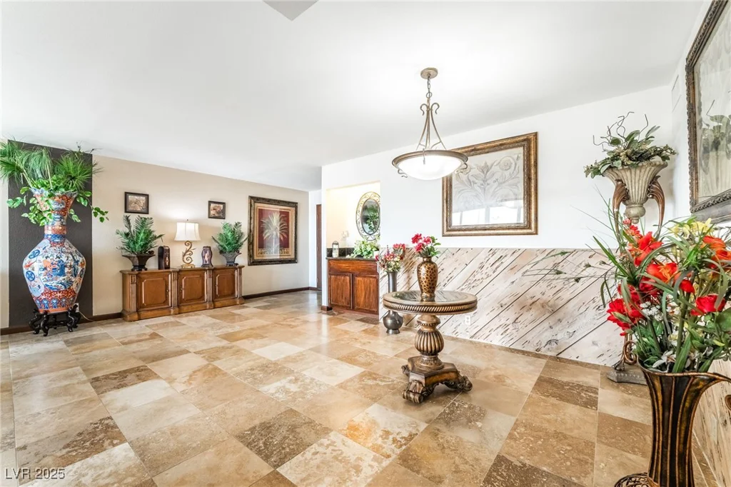 750 Royal Crest, Las Vegas, NV 89169