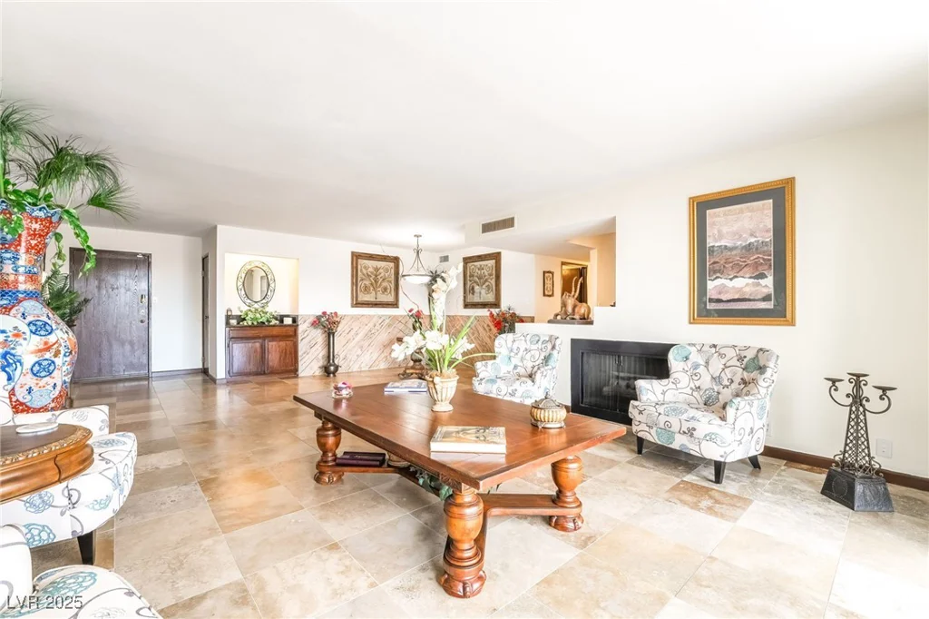 750 Royal Crest, Las Vegas, NV 89169