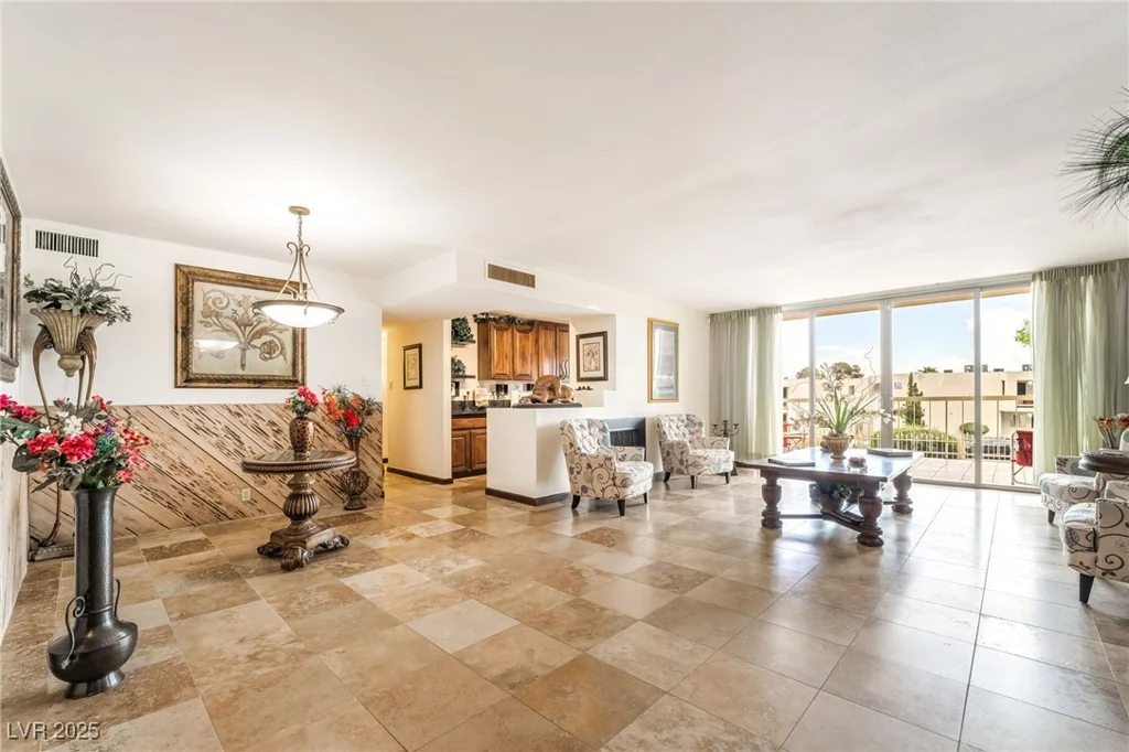 750 Royal Crest, Las Vegas, NV 89169